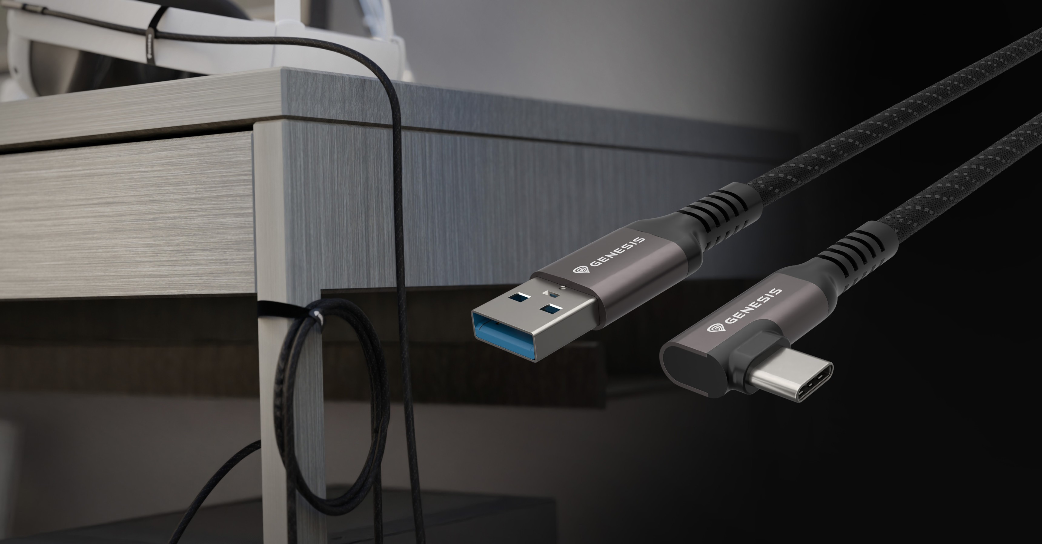 Czarny kabel USB-C do USB-A o długości 3 metrów, zaprojektowany do przesyłania danych z prędkością 5 GB/s i dostarczania mocy 15 W. Odpowiedni do różnych urządzeń