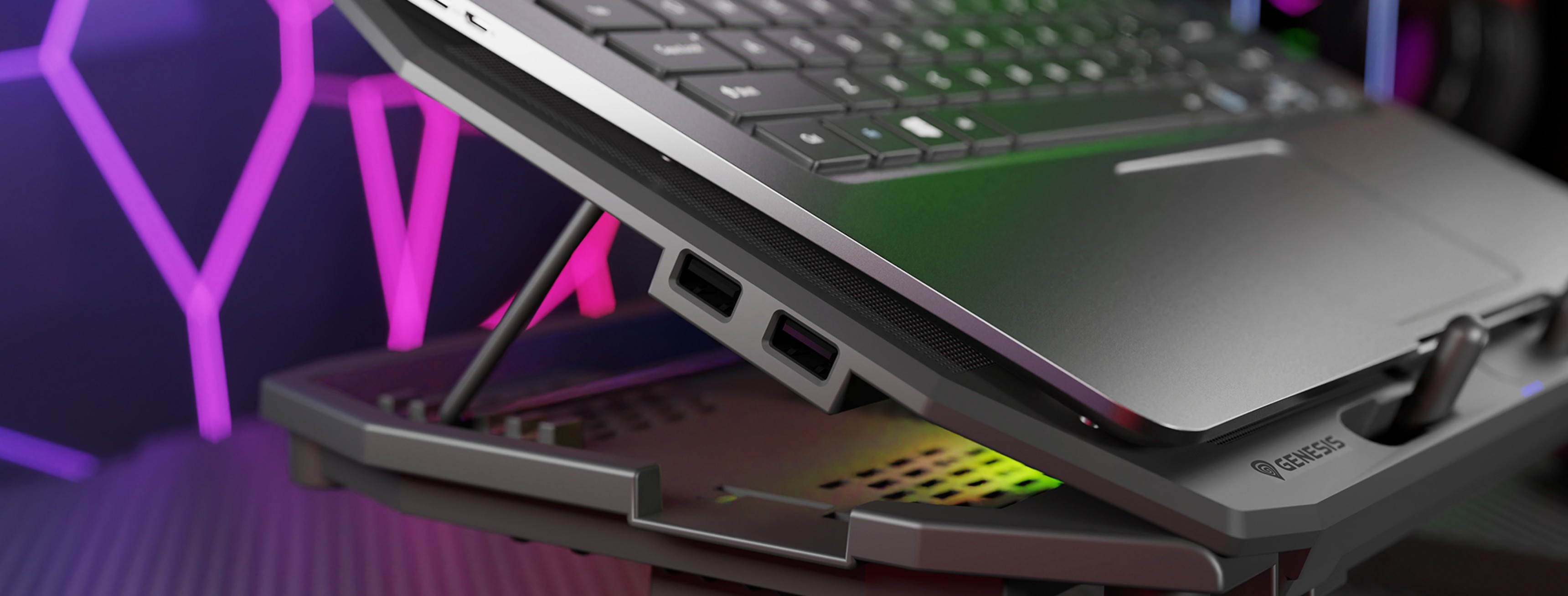 Podkładka chłodząca pod laptopa z podświetleniem RGB i pięcioma wentylatorami, przeznaczona do laptopów 15,6"-17,3", o eleganckim wyglądzie i regulowanym kącie nachylenia.