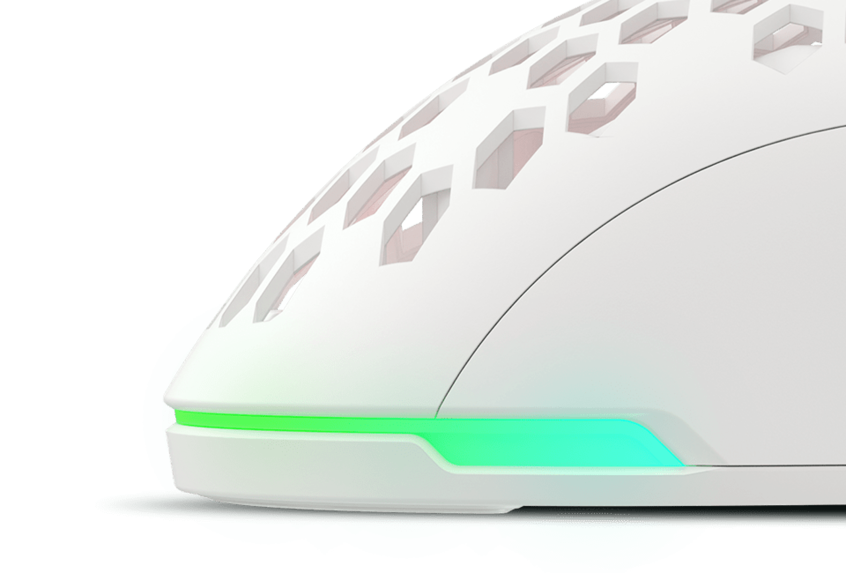 Biała mysz do gier o lekkiej konstrukcji, z wzorami plastra miodu i podświetleniem RGB wzdłuż podstawy.