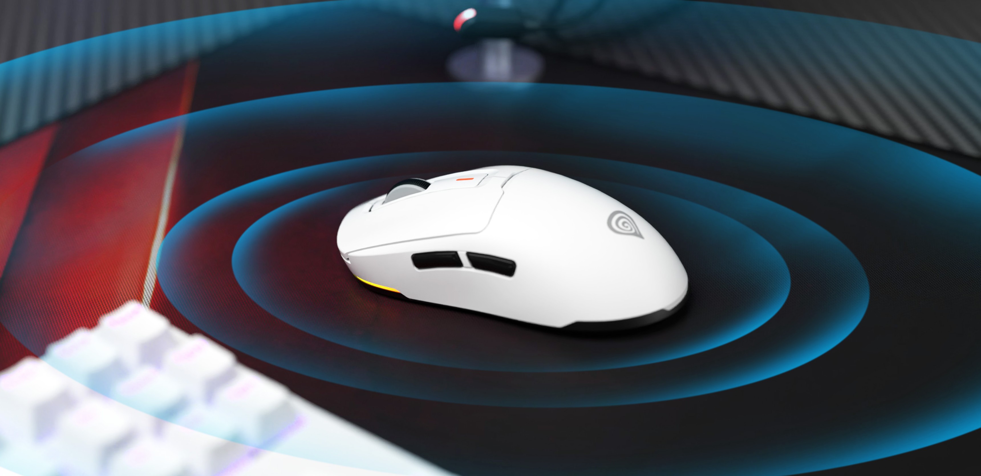 Bezprzewodowa mysz do gier Genesis Zircon 660 w kolorze białym, charakteryzująca się eleganckim wyglądem i czułością 12 000 DPI, umieszczona na powierzchni do gier
