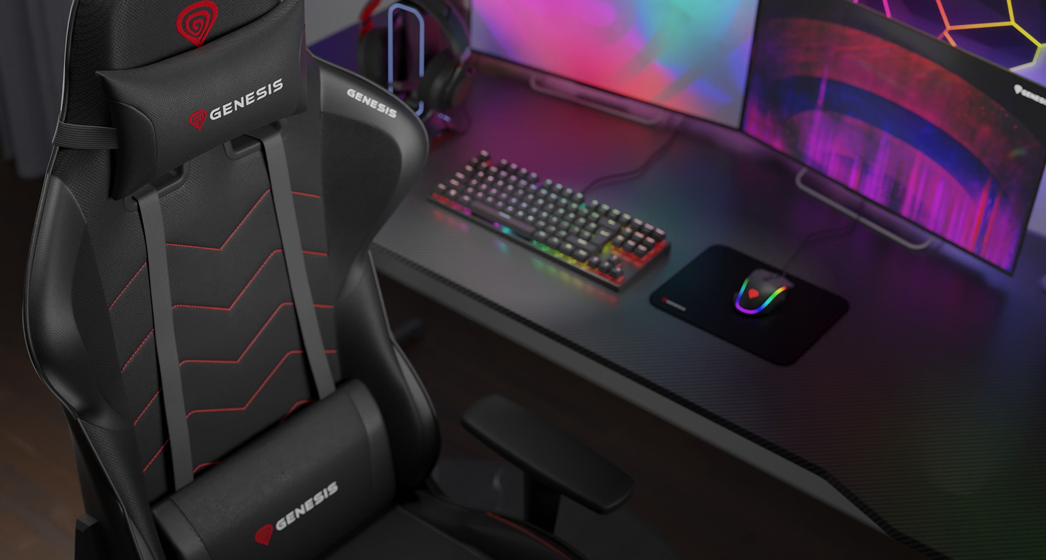 Czarny fotel gamingowy Genesis Nitro 550 G2 z kolorową klawiaturą mechaniczną i podkładką pod mysz.