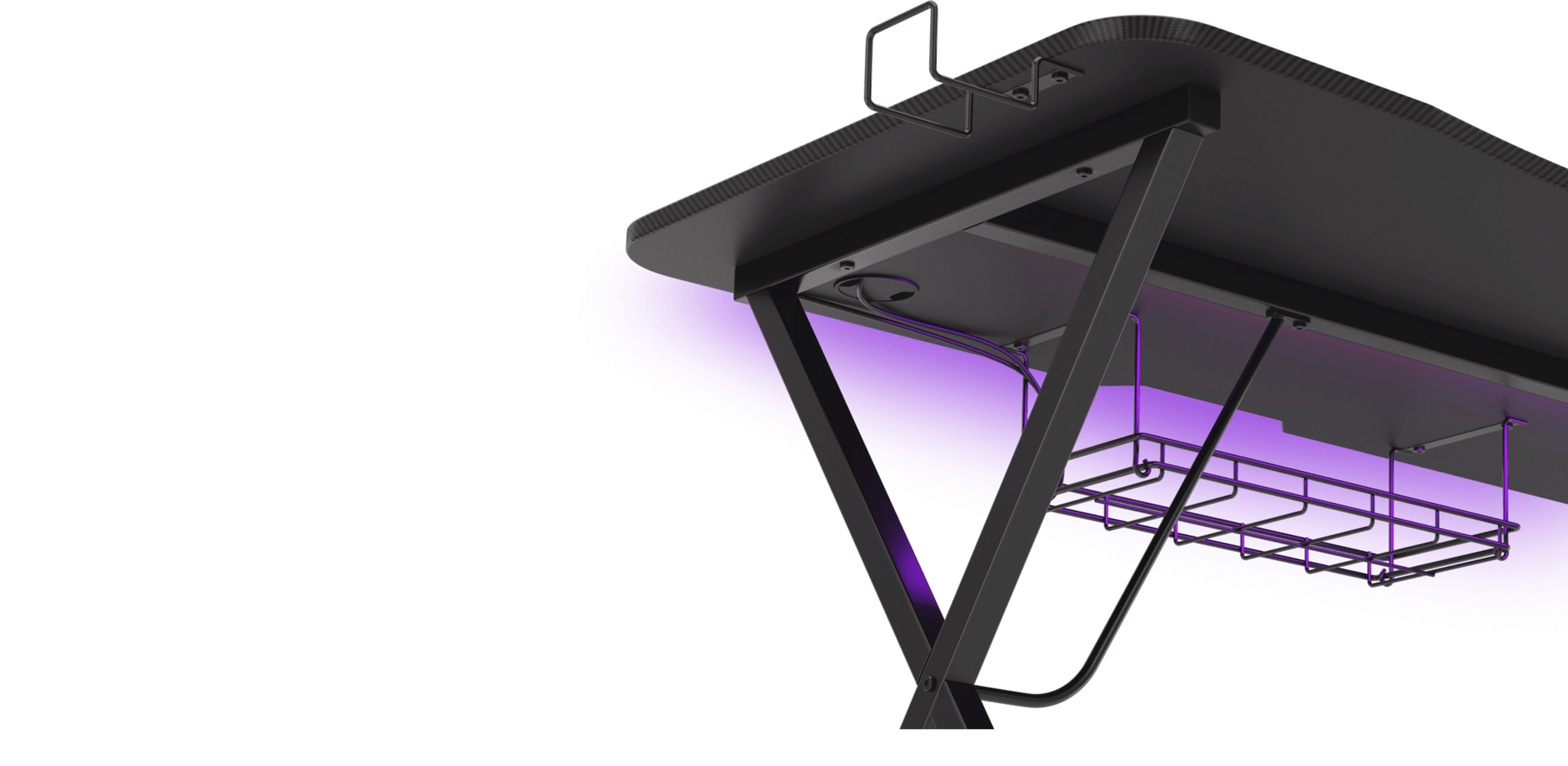 Czarne biurko dla graczy z paskiem świetlnym RGB pod spodem, z korytkiem do prowadzenia kabli i solidnymi metalowymi nogami