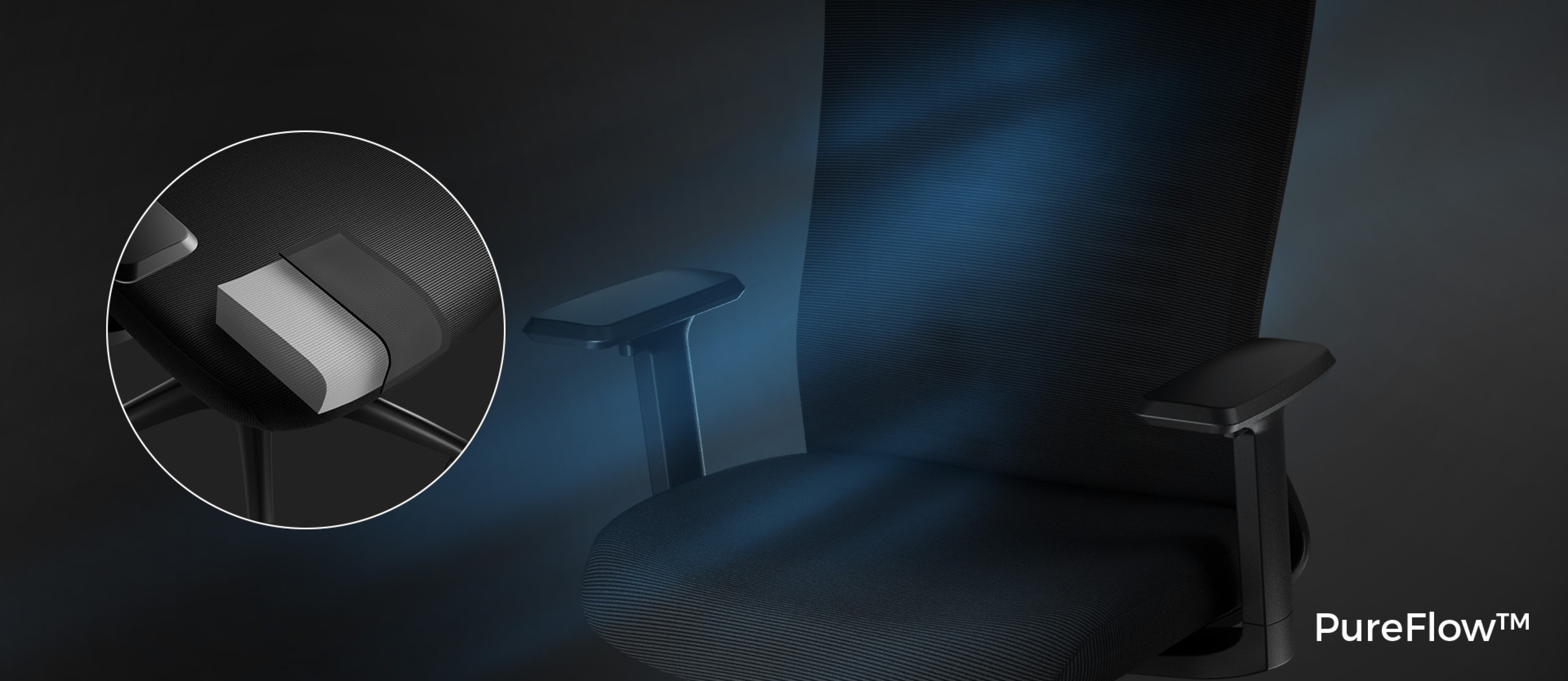 Ergonomiczne czarne krzesło z oddychającą siatką i regulowanymi podłokietnikami, z technologią PureFlow™ zapewniającą wygodę