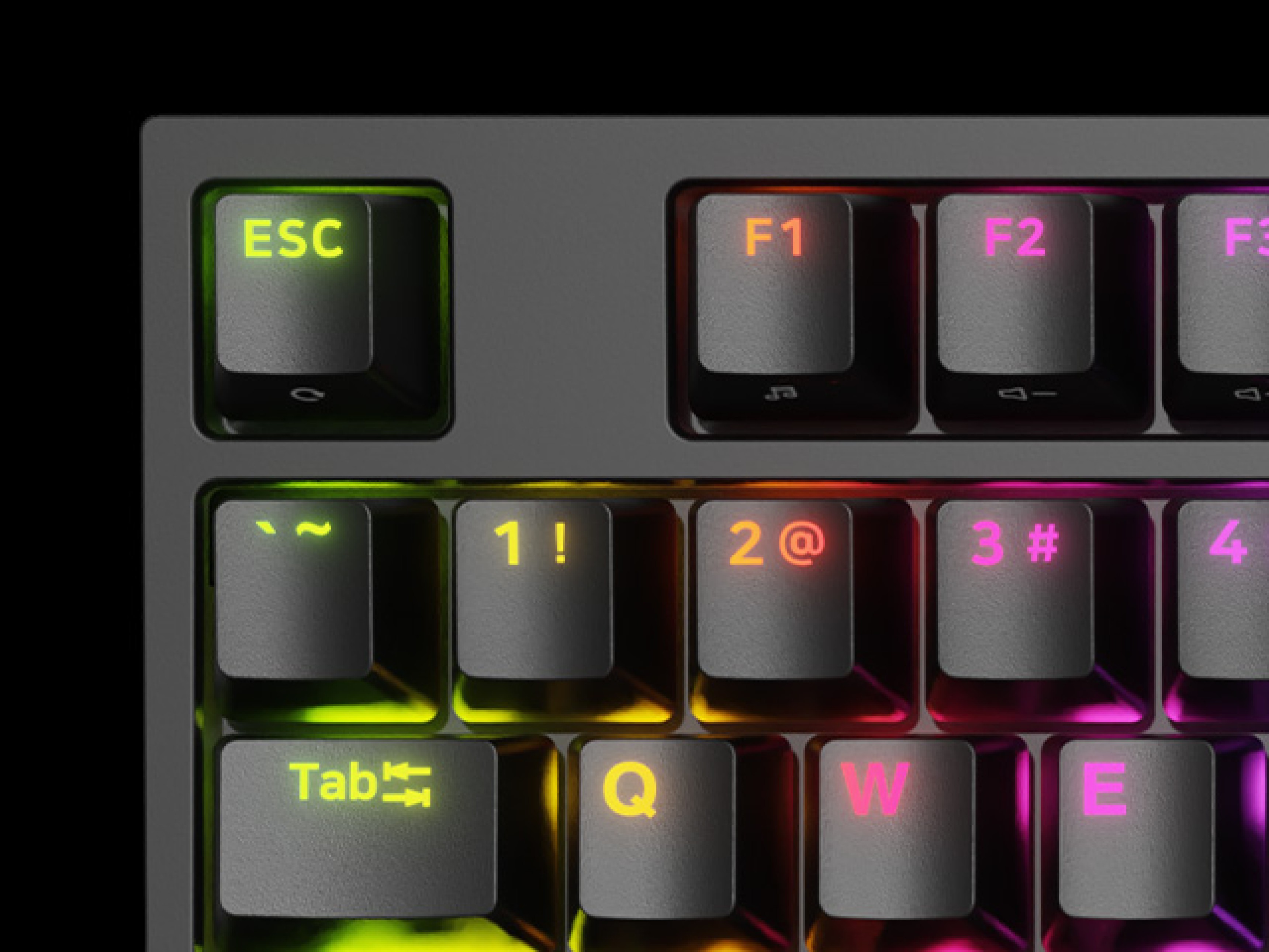 Zbliżenie klawiatury do gier przedstawiające podświetlane klawisze RGB, w tym ESC, klawisze funkcyjne i część układu QWERTY.