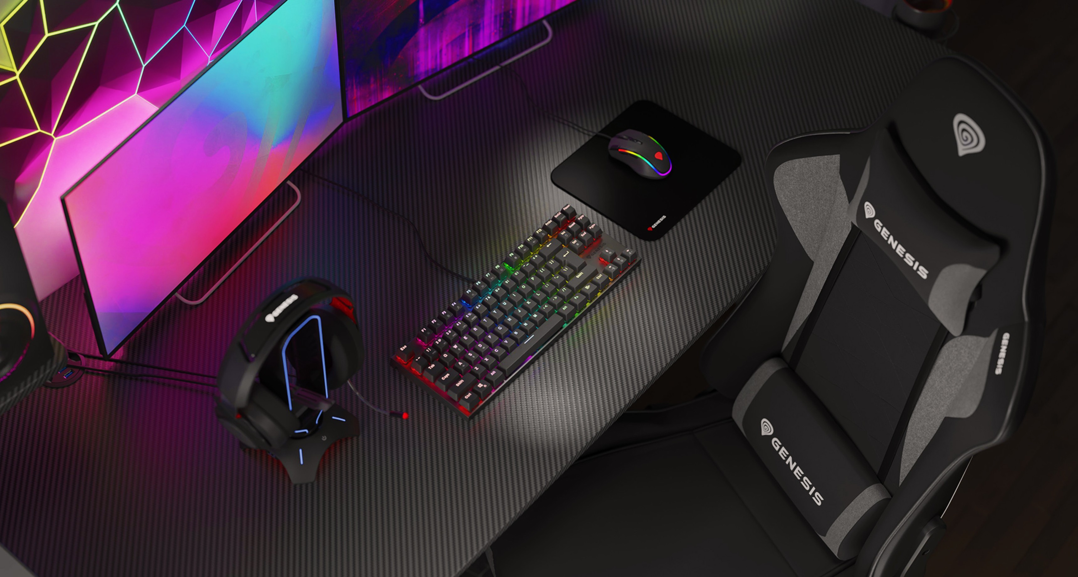 Fotel gamingowy Genesis Nitro 440 G2 w kolorze czarnym i szarym, z kolorową klawiaturą, podkładką pod mysz, zestawem słuchawkowym i żywymi monitorami w tle