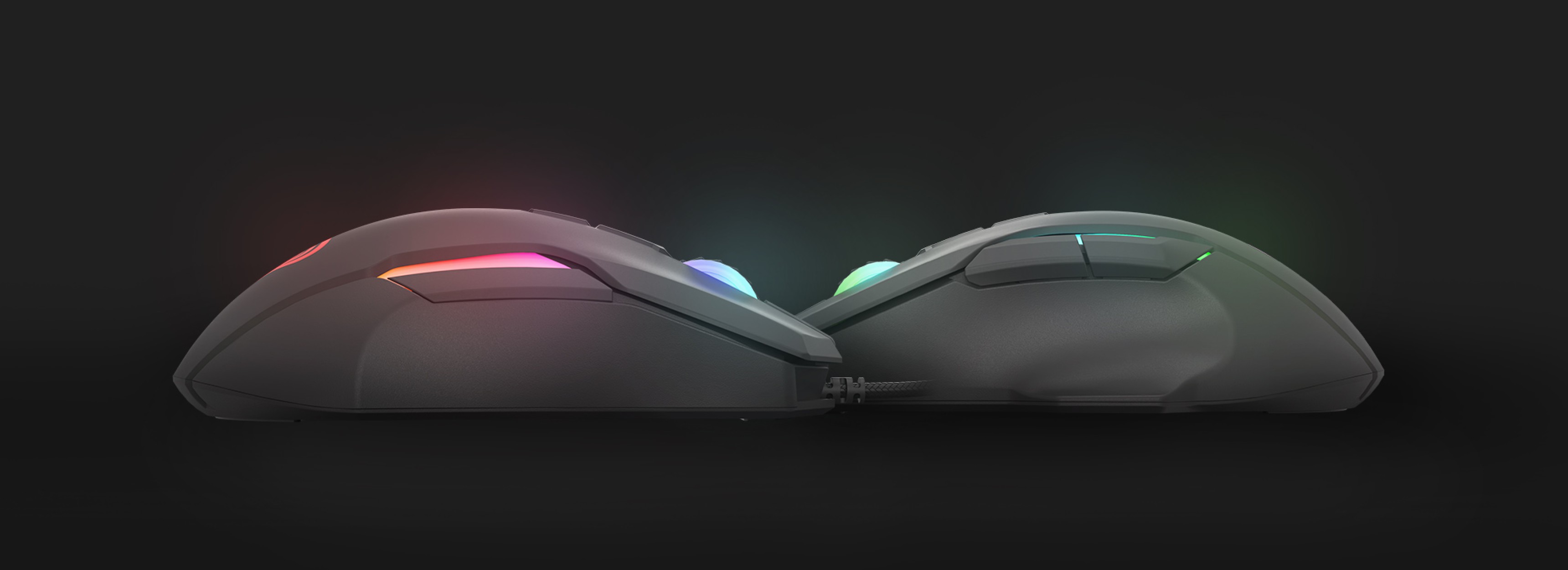 Widok z boku myszy do gier Genesis Xenon 220 z podświetleniem RGB i elegancką czarną konstrukcją